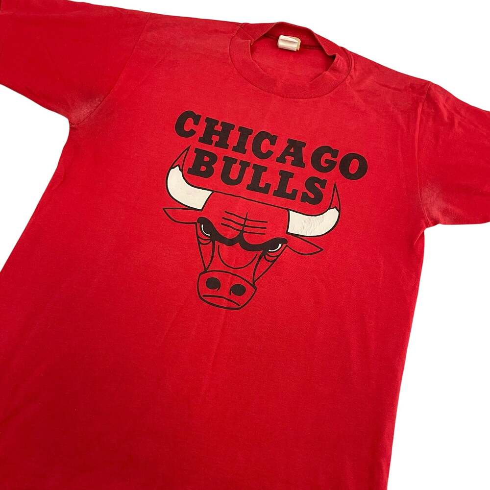 Vintage Chicago Bulls Basketball Red T-Shirt size M Logo 7 Single Stitch USA